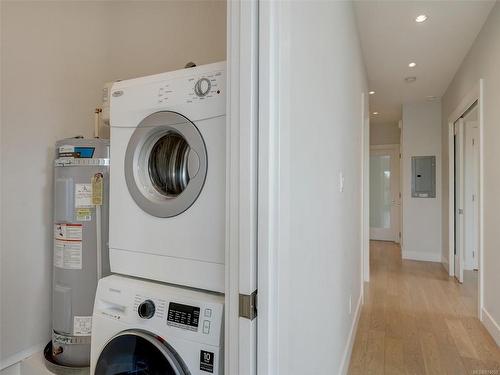 6-1016 Southgate St, Victoria, BC - Indoor Photo Showing Laundry Room