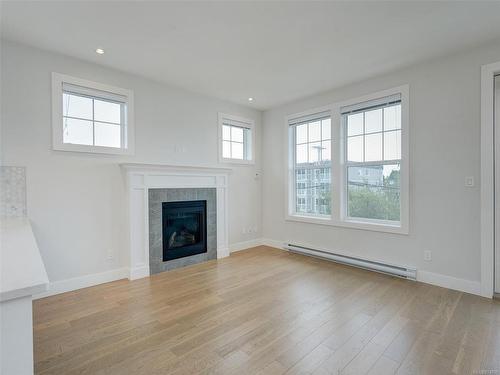 6-1016 Southgate St, Victoria, BC - Indoor Photo Showing Living Room With Fireplace