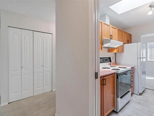 401-254 First St, Duncan, BC - Indoor Photo Showing Kitchen