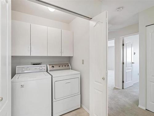 401-254 First St, Duncan, BC - Indoor Photo Showing Laundry Room