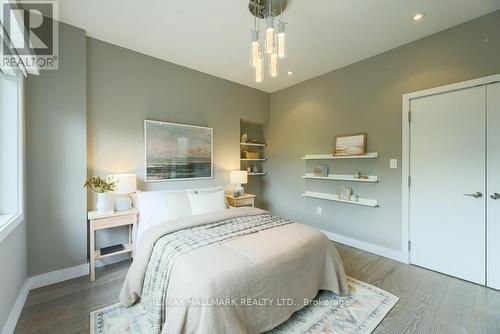 215 Douglas Avenue, Toronto (Lawrence Park North), ON - Indoor Photo Showing Bedroom