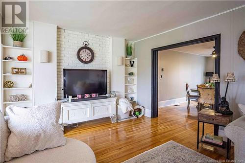 8 Wharf Road, Newcastle Creek, NB - Indoor Photo Showing Living Room