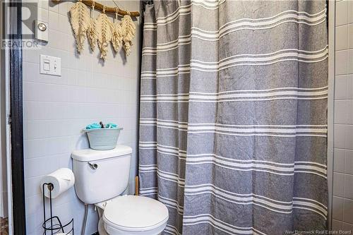 8 Wharf Road, Newcastle Creek, NB - Indoor Photo Showing Bathroom