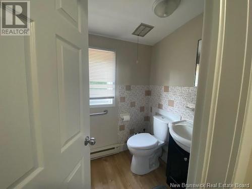 544 Montgomery Street, Dalhousie, NB - Indoor Photo Showing Bathroom