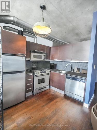 804 - 169 John Street, Toronto (Kensington-Chinatown), ON - Indoor Photo Showing Kitchen With Stainless Steel Kitchen