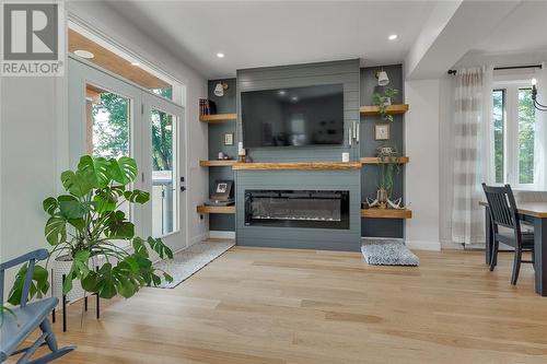 511 Albert Street, Espanola, ON - Indoor Photo Showing Living Room With Fireplace