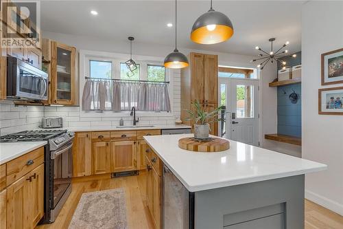 511 Albert Street, Espanola, ON - Indoor Photo Showing Kitchen With Upgraded Kitchen