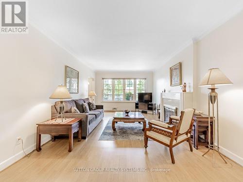 102 Paulart Drive, Toronto (Islington-City Centre West), ON - Indoor Photo Showing Living Room