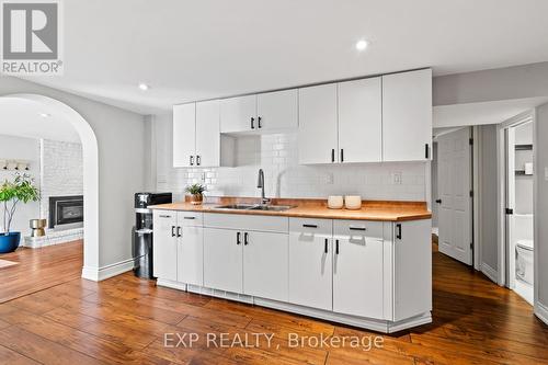 17 Battlefield Drive, Hamilton (Stoney Creek), ON - Indoor Photo Showing Kitchen With Double Sink