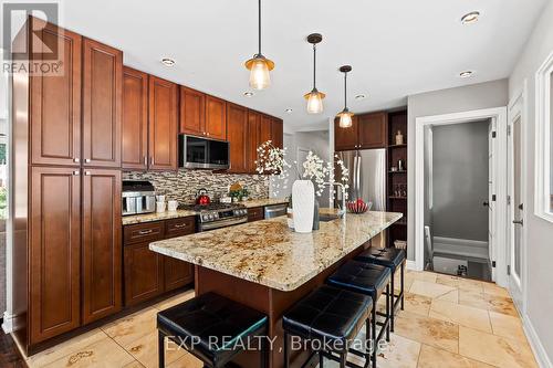 17 Battlefield Drive, Hamilton (Stoney Creek), ON - Indoor Photo Showing Kitchen With Stainless Steel Kitchen With Upgraded Kitchen