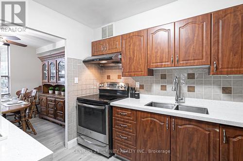 314 - 10 Edgecliff Golfway, Toronto (Flemingdon Park), ON - Indoor Photo Showing Kitchen With Double Sink