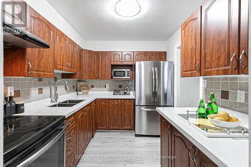 314 - 10 Edgecliff Golfway, Toronto (Flemingdon Park), ON - Indoor Photo Showing Kitchen With Double Sink