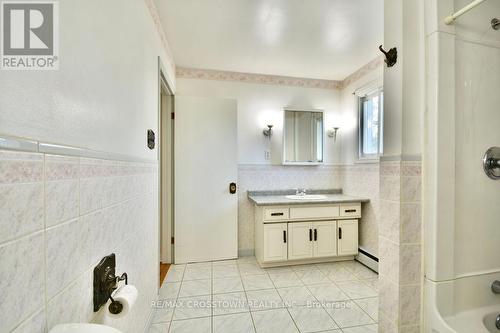 9 Anne Street, Penetanguishene, ON - Indoor Photo Showing Bathroom