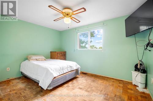 114 Springdale Drive, Barrie (Cundles East), ON - Indoor Photo Showing Bedroom