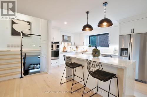 2221 Wyandotte Drive, Oakville, ON - Indoor Photo Showing Kitchen