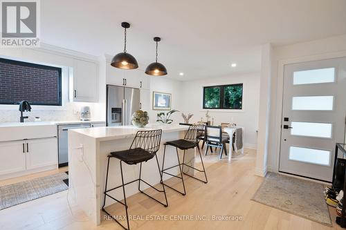 2221 Wyandotte Drive, Oakville, ON - Indoor Photo Showing Kitchen With Upgraded Kitchen