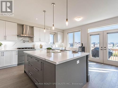 24 Trailbank Gardens, Hamilton (Waterdown), ON - Indoor Photo Showing Kitchen With Upgraded Kitchen