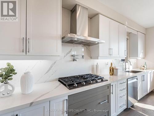 24 Trailbank Gardens, Hamilton (Waterdown), ON - Indoor Photo Showing Kitchen With Upgraded Kitchen