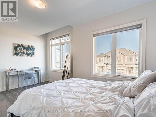 24 Trailbank Gardens, Hamilton (Waterdown), ON - Indoor Photo Showing Bedroom