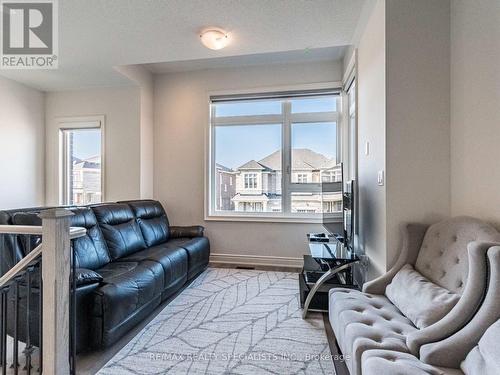 24 Trailbank Gardens, Hamilton (Waterdown), ON - Indoor Photo Showing Living Room