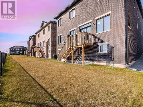 24 Trailbank Gardens, Hamilton (Waterdown), ON - Outdoor