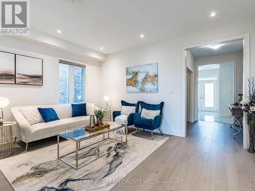 24 Trailbank Gardens, Hamilton (Waterdown), ON - Indoor Photo Showing Living Room