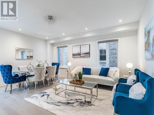 24 Trailbank Gardens, Hamilton (Waterdown), ON - Indoor Photo Showing Living Room