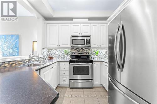 16 Cole Street, Hamilton (Waterdown), ON - Indoor Photo Showing Kitchen With Double Sink With Upgraded Kitchen