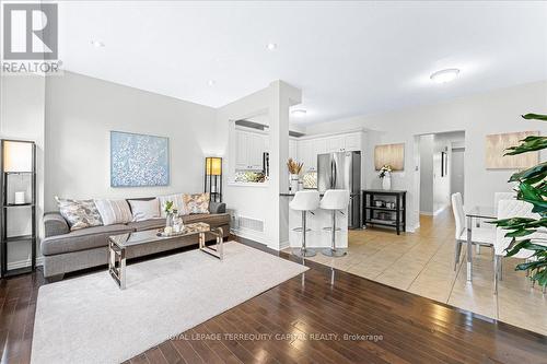 16 Cole Street, Hamilton (Waterdown), ON - Indoor Photo Showing Living Room