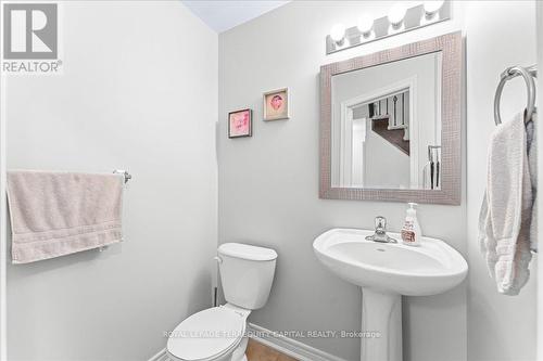 16 Cole Street, Hamilton (Waterdown), ON - Indoor Photo Showing Bathroom