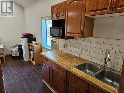 2920 Highway 3, Hedley, BC - Indoor Photo Showing Kitchen With Double Sink