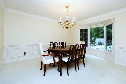 1928 Four Seasons Drive, Burlington, ON - Indoor Photo Showing Dining Room