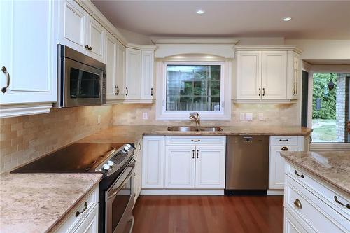 1928 Four Seasons Drive, Burlington, ON - Indoor Photo Showing Kitchen With Double Sink