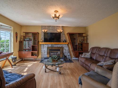 Salon - 13725 10E Avenue, Saint-Georges, QC - Indoor Photo Showing Living Room With Fireplace