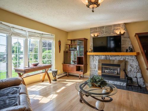 Salon - 13725 10E Avenue, Saint-Georges, QC - Indoor Photo Showing Living Room With Fireplace