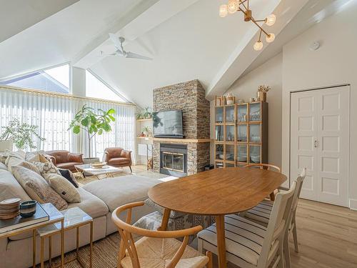 Dining room - 4315-252 Ch. Du Lac-Millette, Saint-Sauveur, QC - Indoor With Fireplace