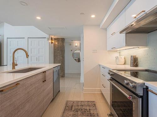 Kitchen - 4315-252 Ch. Du Lac-Millette, Saint-Sauveur, QC - Indoor Photo Showing Kitchen With Upgraded Kitchen