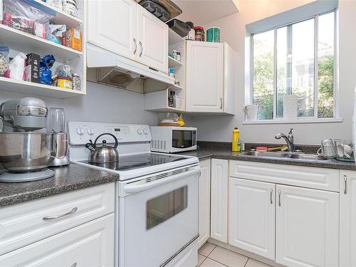 1005/1007 Clare St, Victoria, BC - Indoor Photo Showing Kitchen With Double Sink