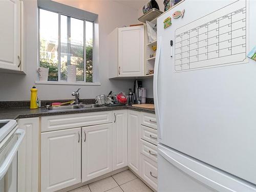 1005/1007 Clare St, Victoria, BC - Indoor Photo Showing Kitchen With Double Sink