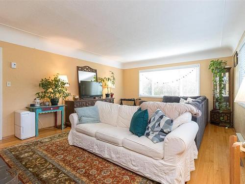 1005/1007 Clare St, Victoria, BC - Indoor Photo Showing Living Room