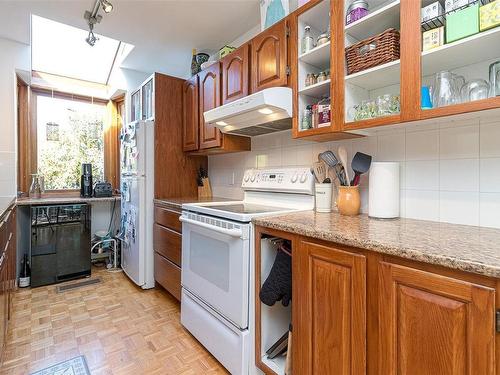 1005/1007 Clare St, Victoria, BC - Indoor Photo Showing Kitchen