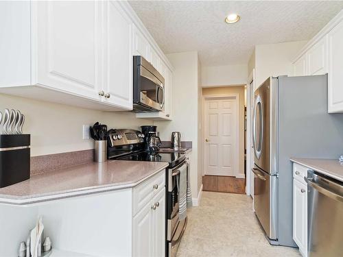 302-2550 Bevan Ave, Sidney, BC - Indoor Photo Showing Kitchen