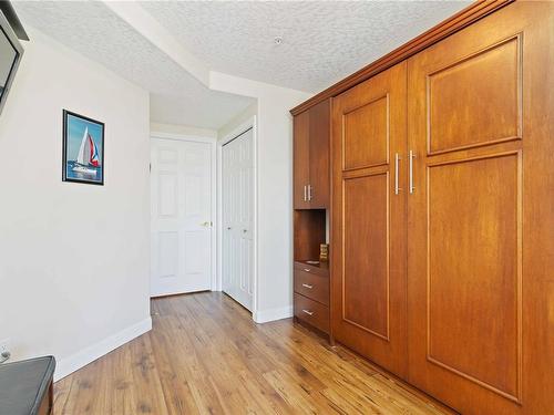 302-2550 Bevan Ave, Sidney, BC - Indoor Photo Showing Other Room