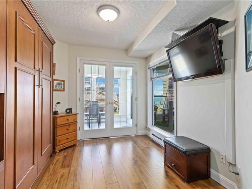 302-2550 Bevan Ave, Sidney, BC - Indoor Photo Showing Other Room