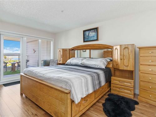 302-2550 Bevan Ave, Sidney, BC - Indoor Photo Showing Bedroom