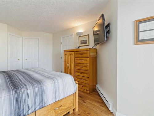 302-2550 Bevan Ave, Sidney, BC - Indoor Photo Showing Bedroom