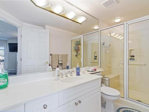 302-2550 Bevan Ave, Sidney, BC - Indoor Photo Showing Bathroom