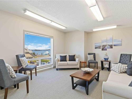 302-2550 Bevan Ave, Sidney, BC - Indoor Photo Showing Living Room