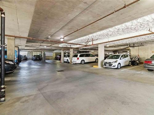 302-2550 Bevan Ave, Sidney, BC - Indoor Photo Showing Garage