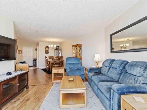 302-2550 Bevan Ave, Sidney, BC - Indoor Photo Showing Living Room